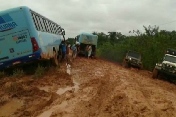 Imagem da noticia Viagem pela maior rodovia do Amazonas fica ´quase proibida´ após chuva intensa