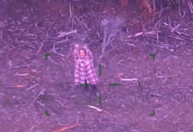 Imagem da noticia Australiana sobrevive 5 dias perdida na floresta apenas com vinho e pirulitos