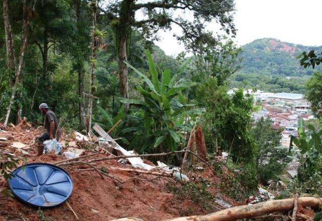 Imagem da noticia Com 65 mortes por chuvas, buscas na Vila do Sahy chegam ao fim