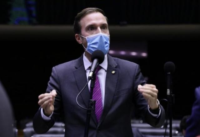 Imagem da noticia Financiamento privado volta ao debate com polêmica do "fundão"