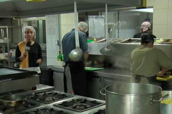 Visita à cozinha dos restaurantes é garantida por lei em várias cidades