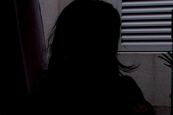 Imagem da noticia Vítima de trote, universitária é encontrada desacordada e suja de óleo diesel