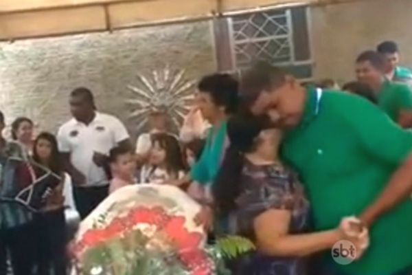 Imagem da noticia Viúva dança forró no velório do marido e vídeo viraliza