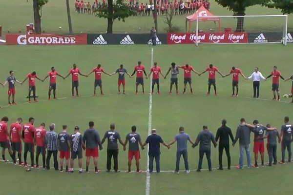 Imagem da noticia Volta dos times brasileiros aos treinos é marcada por homenagens à Chapecoense