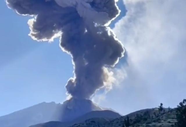 Imagem da noticia Peru declara estado de emergência em região próxima a vulcão em erupção