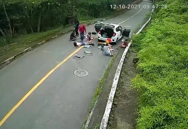 Imagem da noticia SP: criminosos abordam veículos e obrigam vítimas a deitar no chão