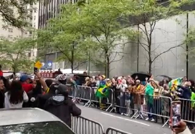 Imagem da noticia Vídeo: Nos EUA, apoiadores e opositores de Lula entoam gritos próximo a escola