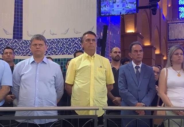 Imagem da noticia Bolsonaro acompanha missa no Santuário Nacional de Aparecida