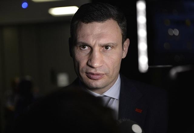 Imagem da noticia Prefeito de Kiev diz em entrevista que cidade está cercada, mas volta atrás