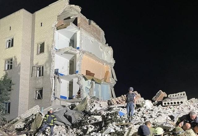 Imagem da noticia Ataque russo atinge prédios e deixa pelo menos 15 mortos na Ucrânia
