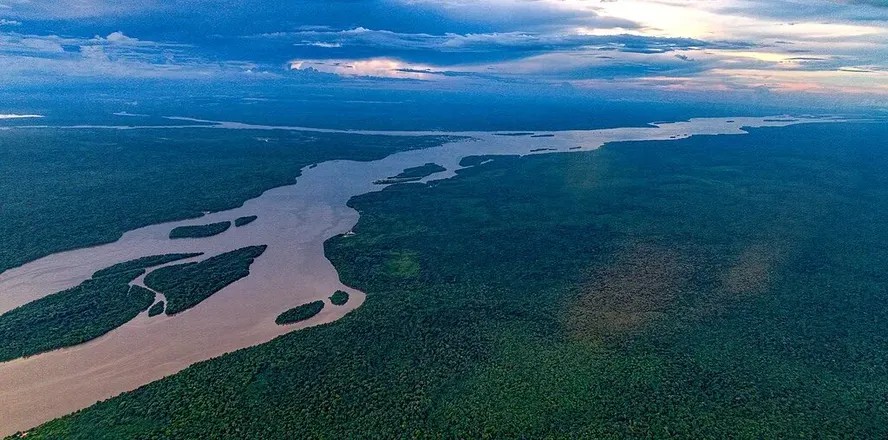Imagem da noticia Tribunal de Haia proíbe Venezuela de anexar território da Guiana