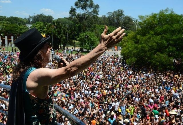 Imagem da noticia "Carnaval é aglomeração sem máscara. Passa covid", diz especialista