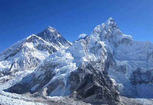 Imagem da noticia Queda de helicóptero perto do Monte Everest deixa seis mortos no Nepal
