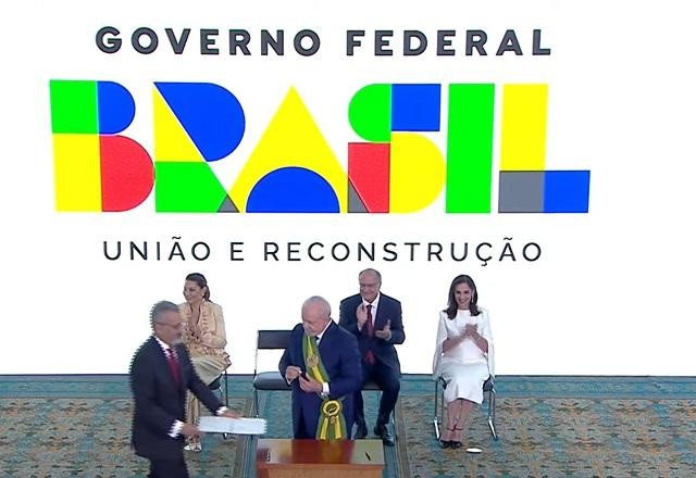 Imagem da noticia Lula assina decreto que inicia reestruturação da política de controle de armas