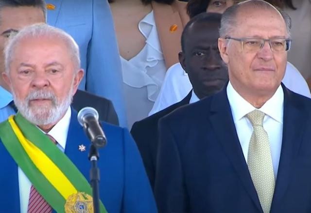 Imagem da noticia Lula chega à Tribuna Presidencial para o desfile de 7 de setembro