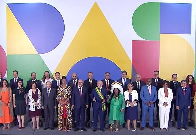 Imagem da noticia No Planalto, Lula empossa os novos ministros; confira nomes