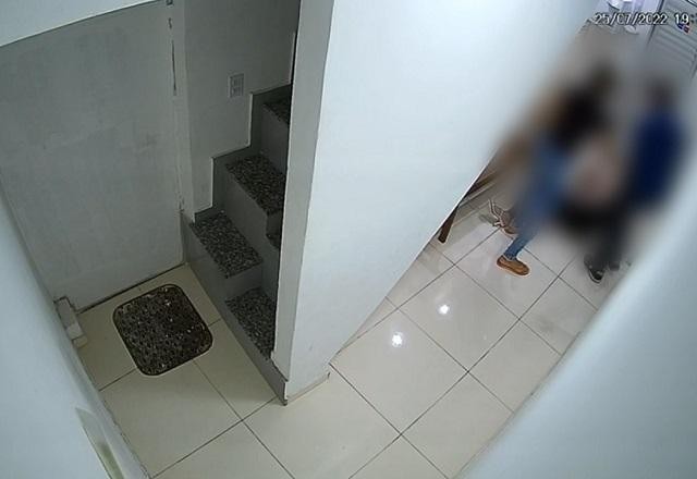 Imagem da noticia Vídeo: mulher é agredida pelo ex-companheiro no próprio salão de estética