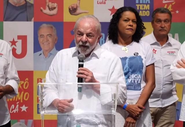 Lula: "Tem muita gente ganhando pouco e muito poucos ganhando muito"