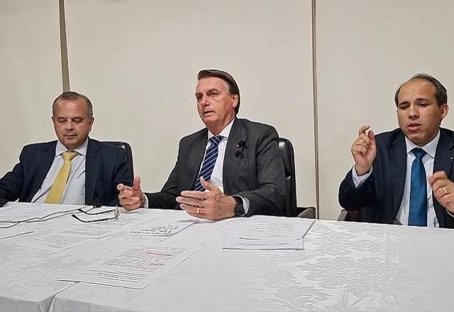 Imagem da noticia Bolsonaro: "Só aqui cara tem prazer de ir para fora e falar mal do país"