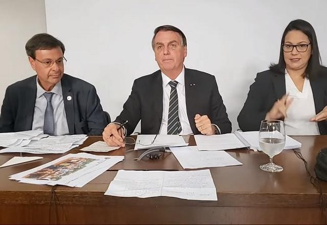 Imagem da noticia Há indícios "fortíssimos" de supernotificação de mortes, diz Bolsonaro