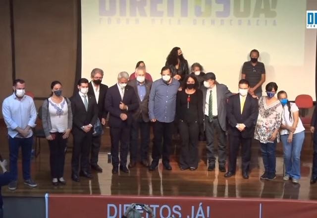Imagem da noticia Lideranças políticas fazem ato pró-democracia e com críticas a Bolsonaro