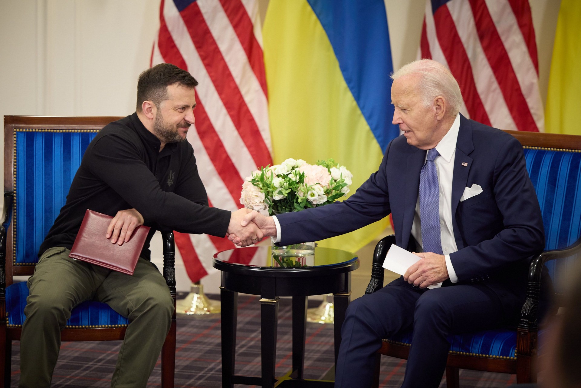 Imagem da noticia Biden anuncia nova ajuda militar à Ucrânia e pede desculpas a Zelensky por atraso