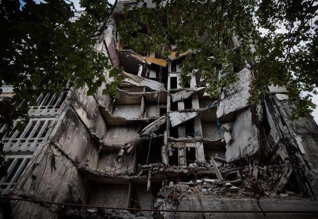 Imagem da noticia Míssil russo atinge prédio em região ucraniana recém-anexada