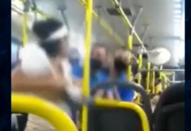 Motorista de ônibus se nega a levar passageira que não usava máscara