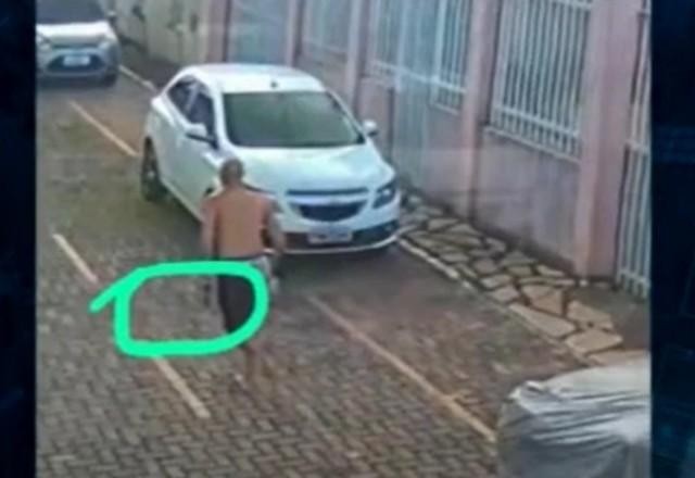 Homem ameaça vizinhos com revólver após briga entre cachorros