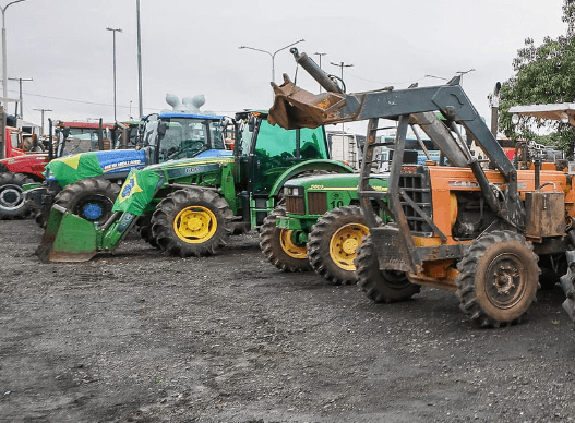 Imagem da noticia Agricultores do RS fazem “tratoraço” pedindo ajuda do governo federal após tragédia