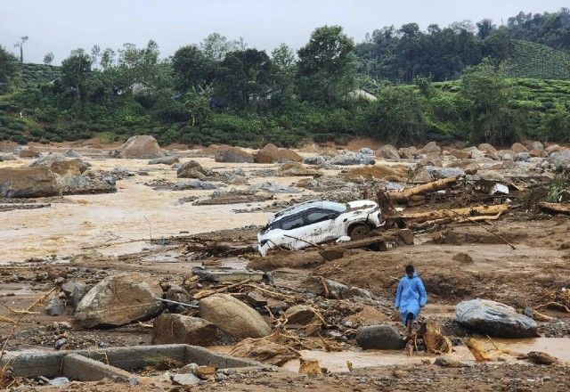 Imagem da noticia Fortes chuvas provocam deslizamentos de terra e deixam 93 mortos na Índia