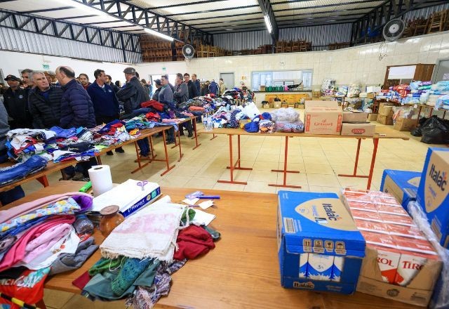 Imagem da noticia Voluntários alertam para diminuição de ajuda humanitária no RS: "Precisamos de mais braços, estamos exaustos"