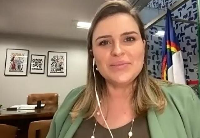 "Primeiro passo", diz Marília Arraes sobre distribuição de absorventes