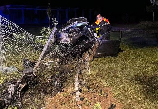 Imagem da noticia Quatro brasileiros morrem após carro bater em árvore na França