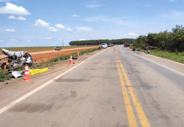 Imagem da noticia Acidente entre ambulância e caminhonete deixa 13 mortos em Mato Grosso