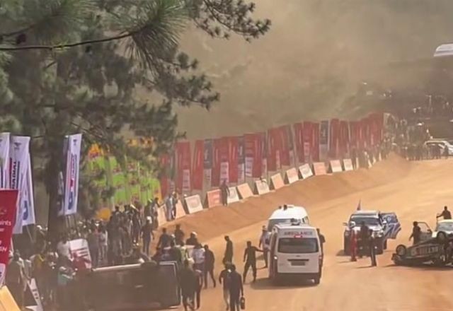 Imagem da noticia Carro de corrida sai da pista e mata 7 pessoas no Sri Lanka