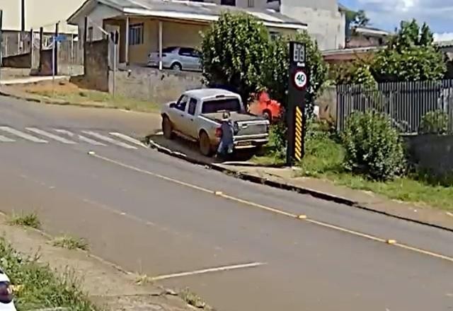 Imagem da noticia Caminhonete perde o controle e atropela homem em Guarapuava, no Paraná