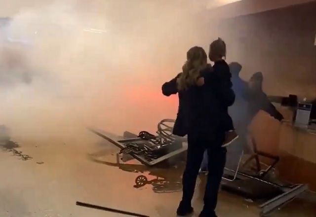 Imagem da noticia Carro desgovernado invade hospital nos EUA e deixa um morto e cinco feridos