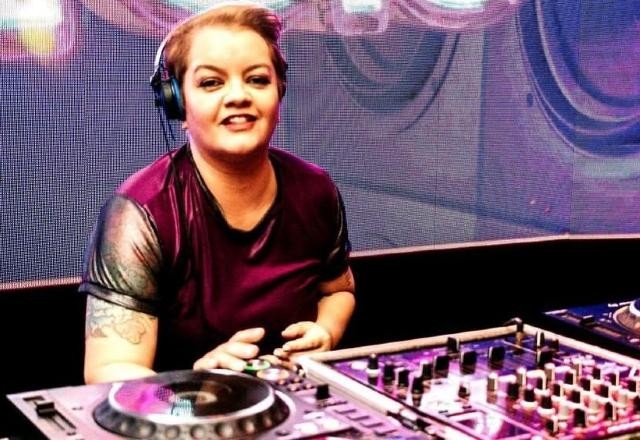 Imagem da noticia DJ morre ao cair de trio elétrico durante Parada da Diversidade em Curitiba