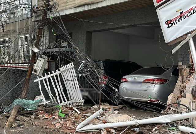 Imagem da noticia Acidente com ônibus e carro derruba poste e deixa moradores sem luz e água na Tijuca
