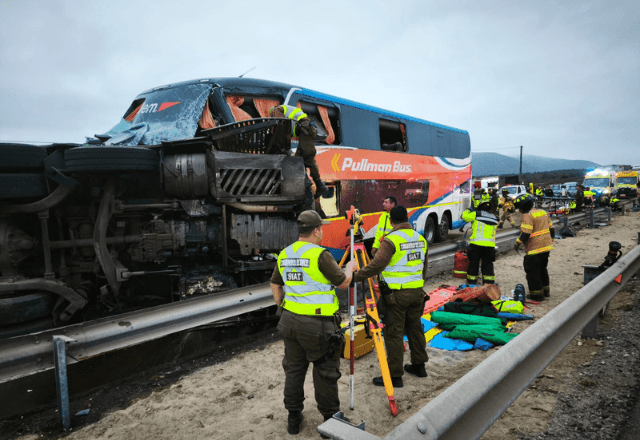 Imagem da noticia Acidente entre quatro ônibus deixa pelo menos seis mortos no Chile