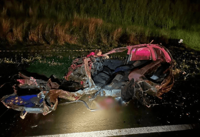 Imagem da noticia Família morre em acidente entre carro e ônibus escolar no Paraná