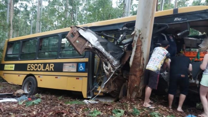 Imagem da noticia Criança fica ferida na cabeça em acidente com ônibus escolar no RS