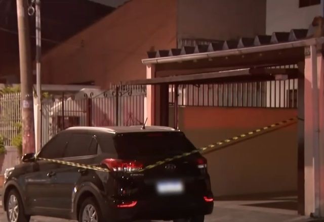 Imagem da noticia Adolescente mata pai, mãe e irmã e vai comprar pão após crime 