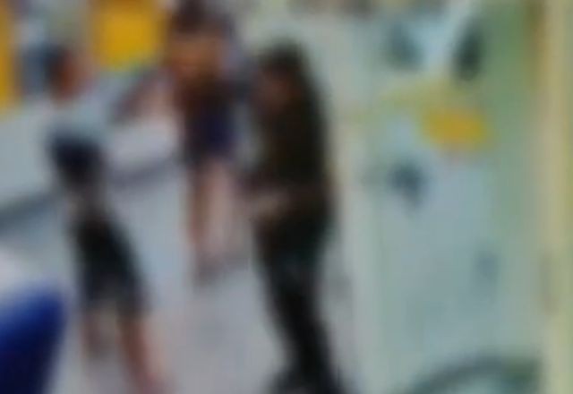 Imagem da noticia Adolescente rouba arma e atira na nuca de vigilante dentro de banco