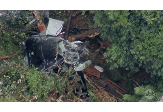 Imagem da noticia Helicóptero cai em Barueri (SP) e deixa sete feridos