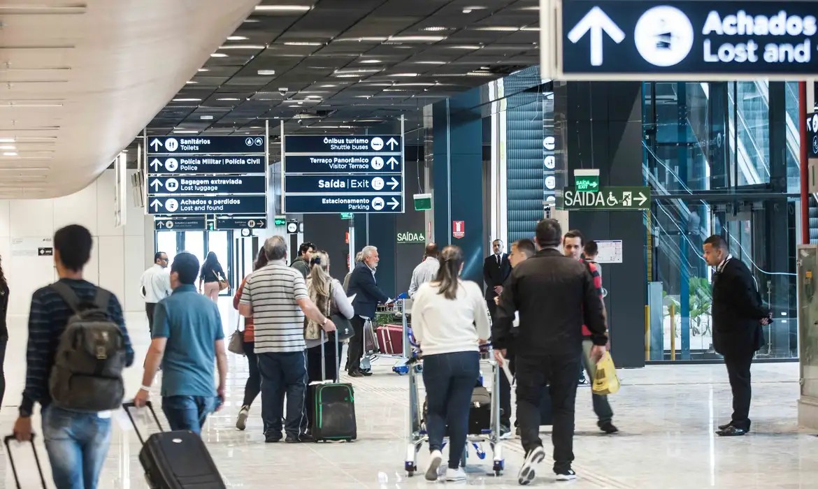 Imagem da noticia Lula vai se reunir com representantes de companhias aéreas para discutir o preço de passagens