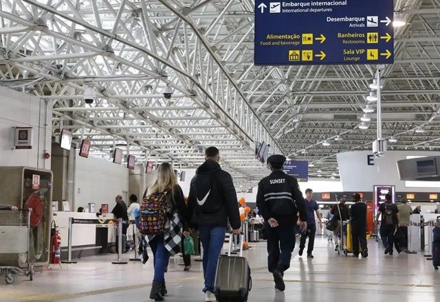 Imagem da noticia RJ: Torcedores chilenos são presos em aeroporto após furto e agressão 