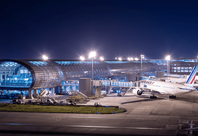 Imagem da noticia Greve em aeroportos na França cancela 40% de voos em meio ao início do verão europeu 