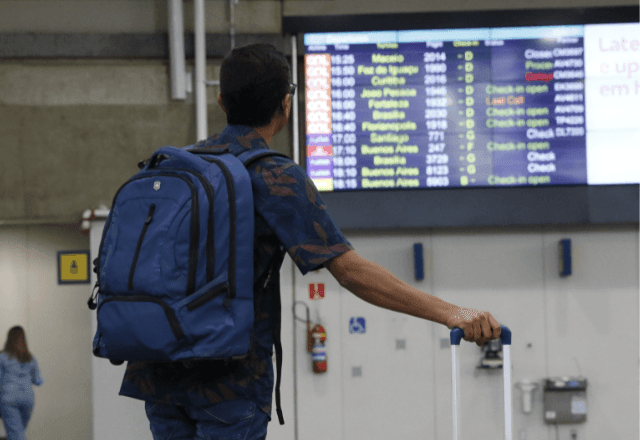 Voa, Brasil: programa de passagens aéreas por até R$ 200 passa por reformulação para priorizar aposentados